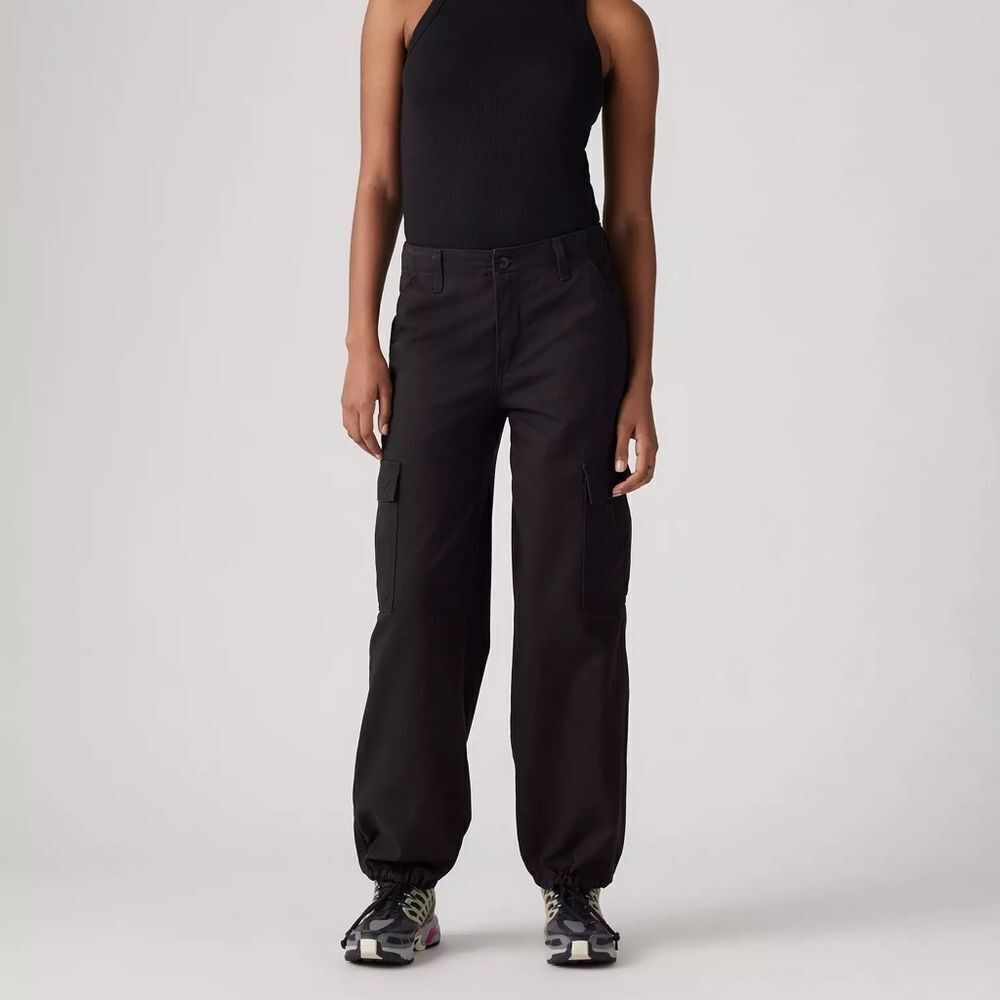 Levis Women's 94' Baggy Cargo Pants in Black Size 30